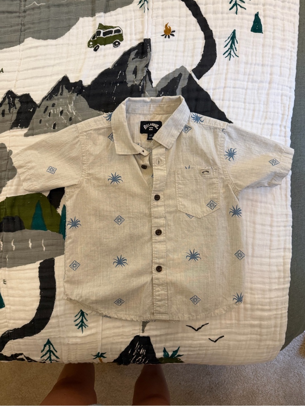 Billabong Beige Short Sleeve Button-Up Shirt with Blue Print